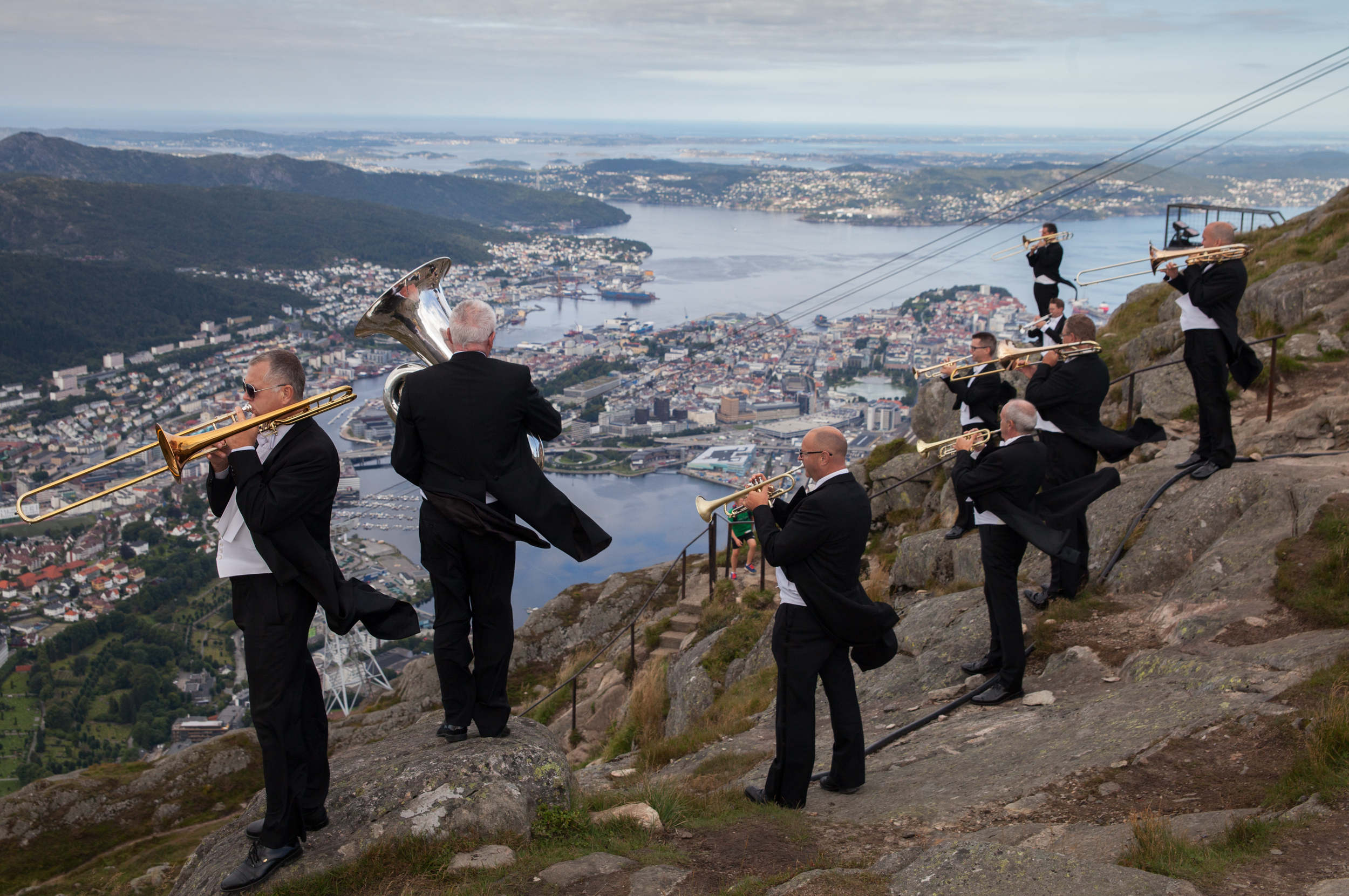 Messinggruppa Paa Ulriken Med Utsikt Over Bergen Iii Foto Oddleiv Apneseth