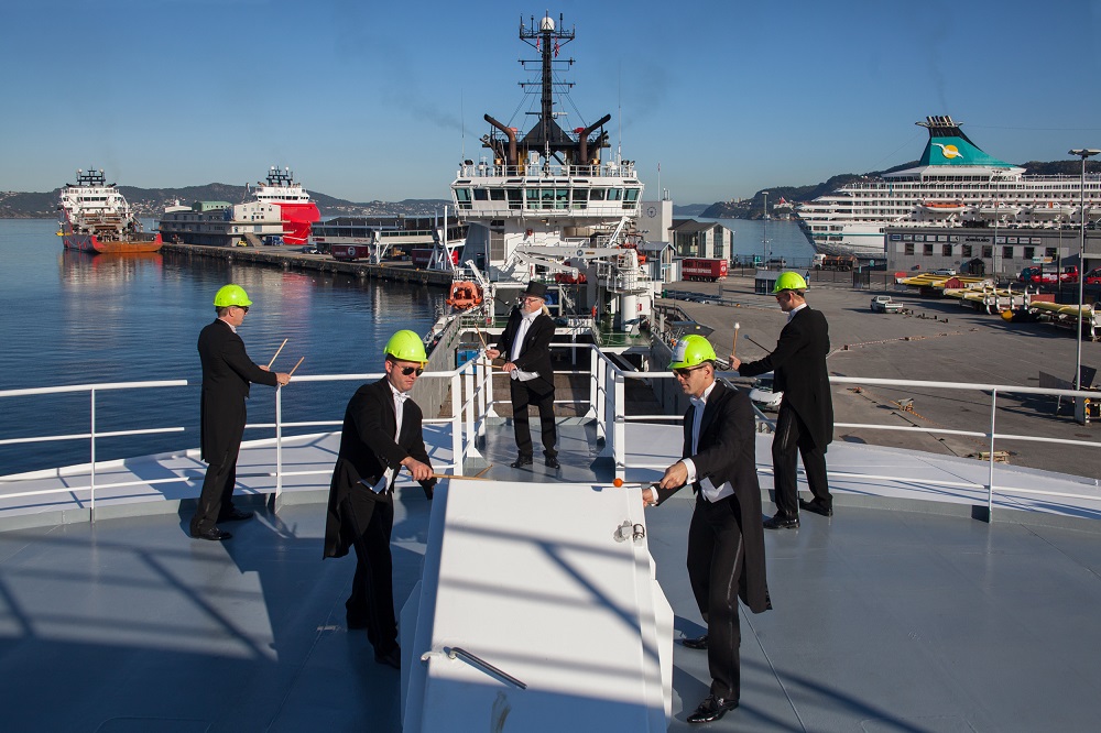 Slagverkgruppa Paa Oeverste Dekk Supplybaat Ii Foto Oddleiv Apneseth 1000Px